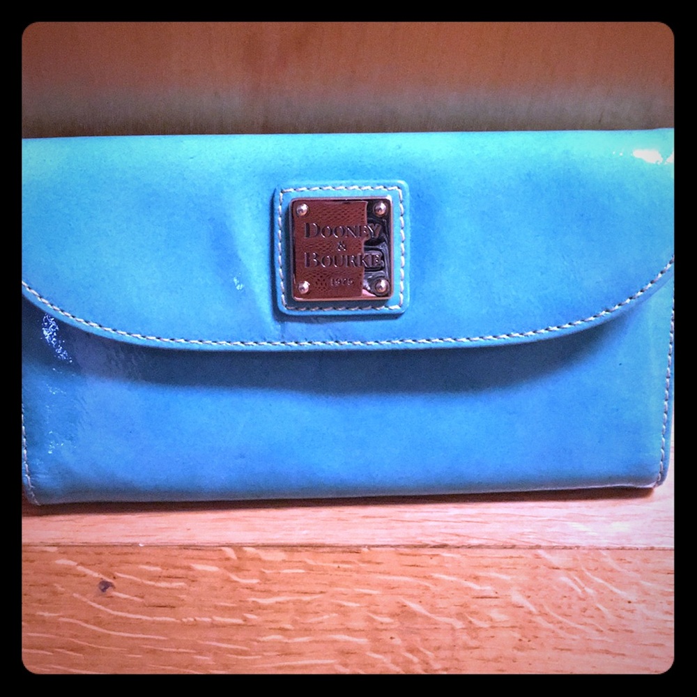 Dooney & Burke patent wallet tri-fold